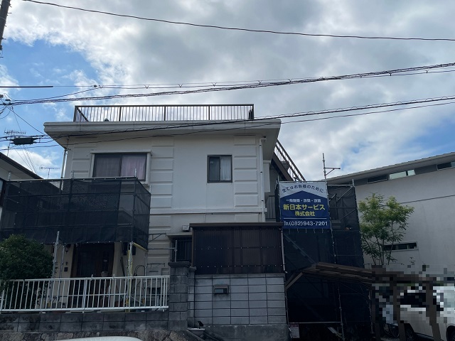 広島市東区で陸屋根の屋上を防水。劣化したシート、防水層を撤去しました
